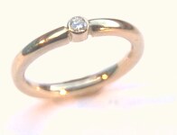 Ring Weiß-Gelbgold mit einem Brillanten